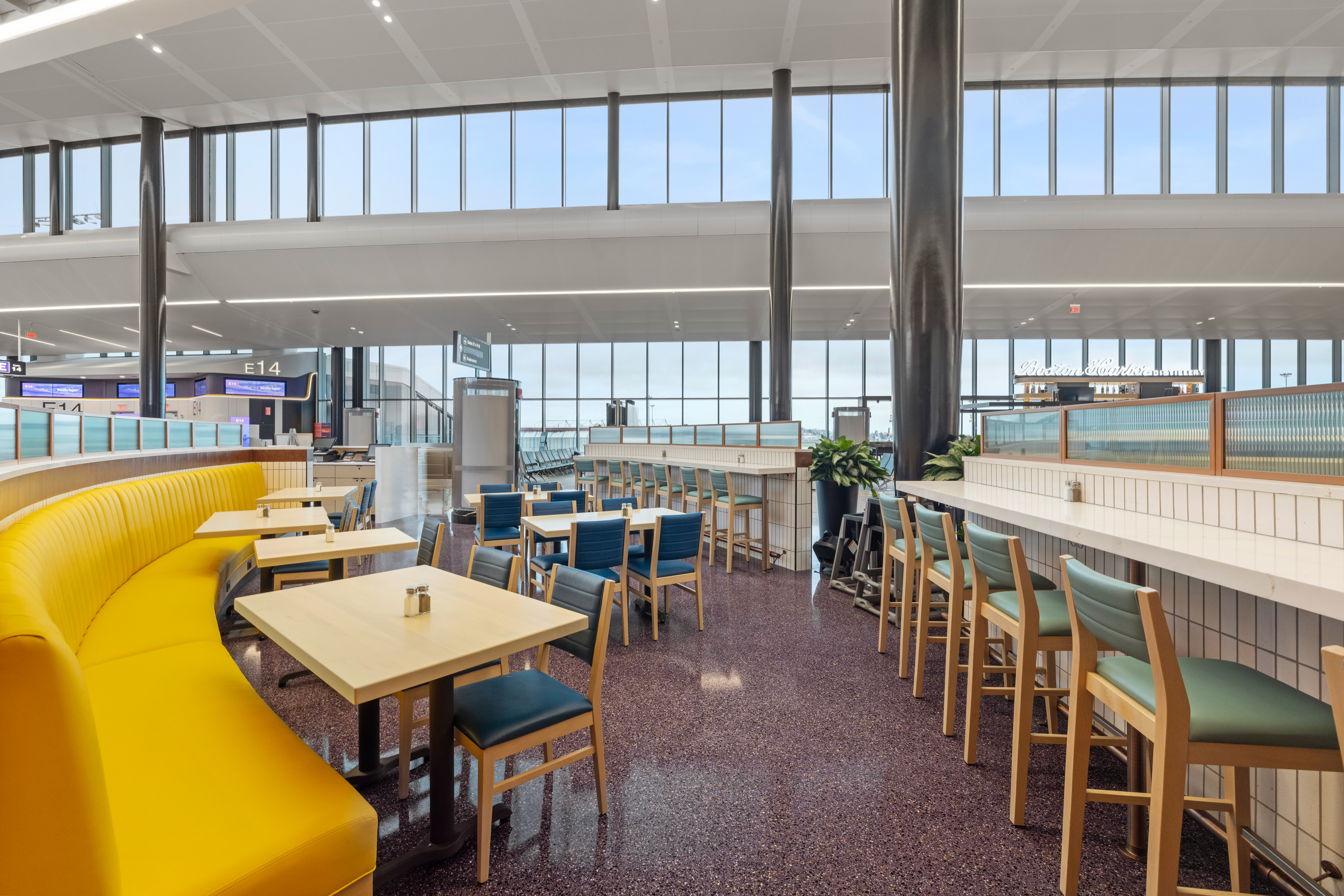 Legal Sea Foods — Terminal E, Boston Logan International Airport